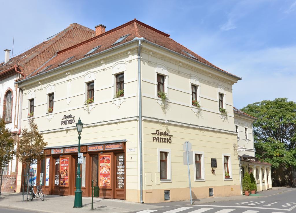 Hotel Gyula Panzio Exterior foto